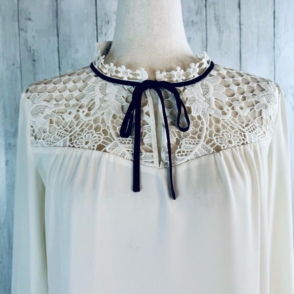 Express | Cream Lace Yoke Long Sleeve Blouse M NWT - Picture 3 of 14
